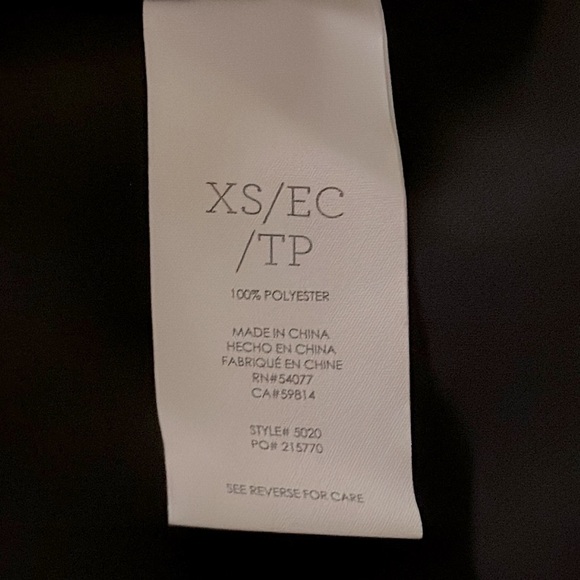 CAbi Size XS Fiore Tunic Top Sheer Blouse Pullover Curved Hem Black Floral #5020 - Picture 12 of 13